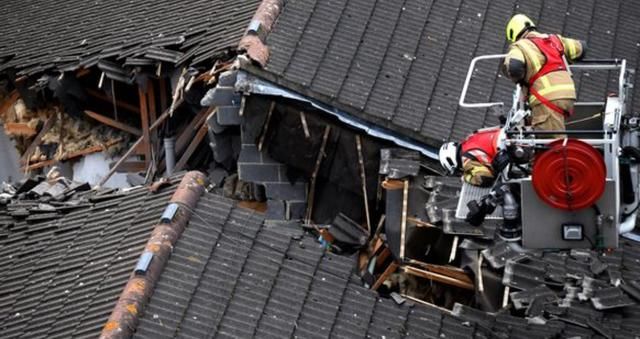  老妇|祸从天降！伦敦一近20米高起重机砸穿公寓楼，85岁老妇被活活砸死