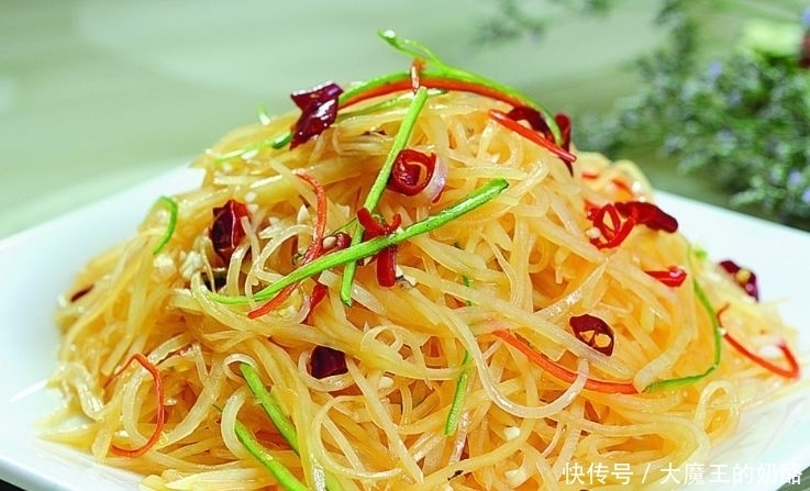 做法|炒土豆丝时,千万别再直接下锅了!教你2招,土豆丝又香又脆