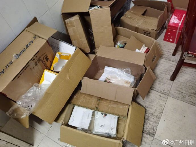 裸照|团伙PS裸照勒索百余名知名企业高管被刑拘
