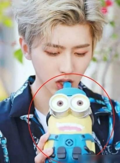  运动|奔跑：baby的水杯少女款，郑恺的运动款，看到蔡徐坤的，偶像专用