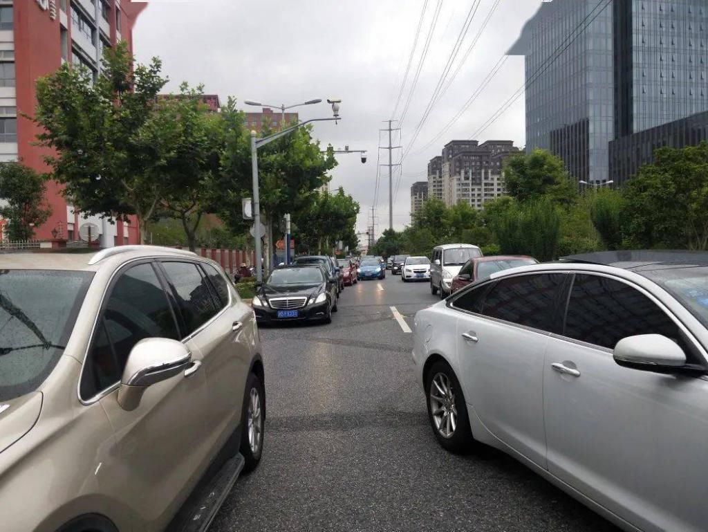  拥堵|让校门口的道路畅通起来