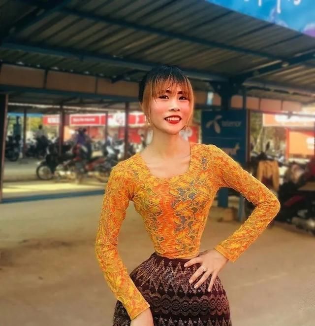  英国的罗米|缅甸女孩打破世界纪录，成为全球腰最细的人！自曝细腰纯天然