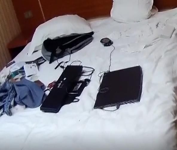 民警|他拿到了18岁生日礼物，却要“锒铛入狱”，背后的原因让人心酸！