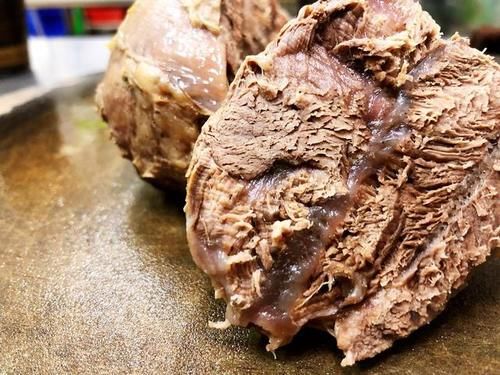  切了才炖|炖牛腱子肉用对料才入味，肉质紧嫩不干不柴，老人30多年的经验