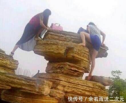 火车|妹子，在火车上能不能注意下睡姿，太尴尬了，没人提醒你吗