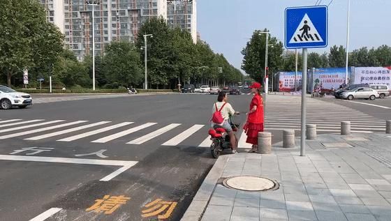 靓丽|【文明从你我做起】点赞靓丽“志愿红”