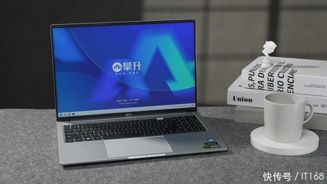 暴风龙 P3 护眼版测评：轻薄护眼的大屏办公助手