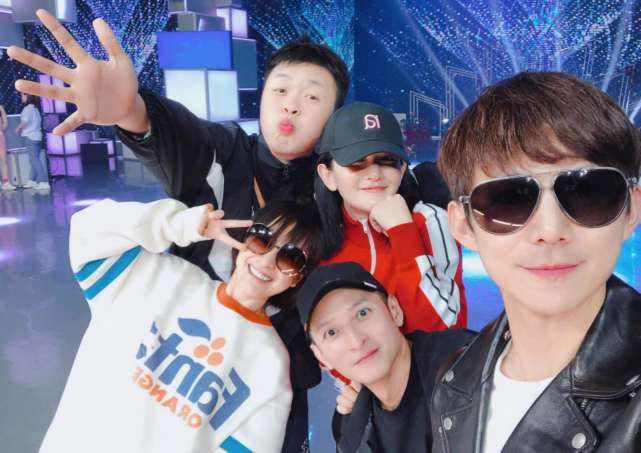  快本|《快本》最新动态：虞书欣为黄晓明采耳，黄明昊争当THE9MV男主