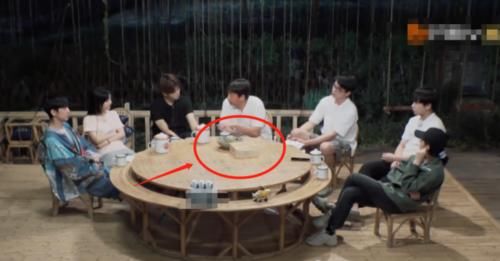  做饭|《向往4》黄磊做饭刚曝造假，毛豆也能凭空出现？网友：真当我傻！