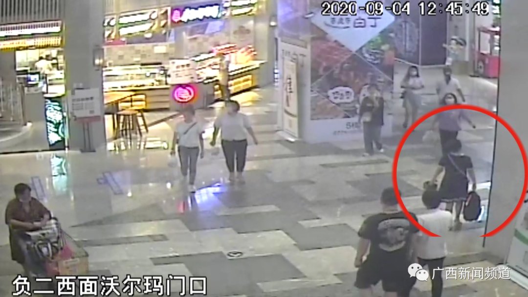 归还|南宁一女子两分钟内在店主眼皮下顺走一个包，失主：主动归还，不追究
