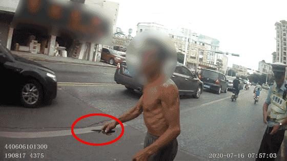 威胁|顺德一男子持刀威胁民警,这下摊上事了……