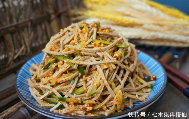 香鸡|精选美食:橙香鸡,酸辣空心菜梗,凉拌豆腐丝,脆皮葱油鸡的做法