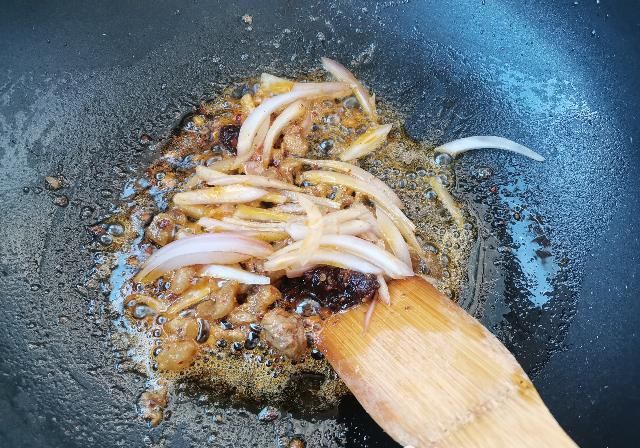 白露|今天白露,这道粉做给家人吃,配上时令菜炒一炒,爽滑筋道很下饭