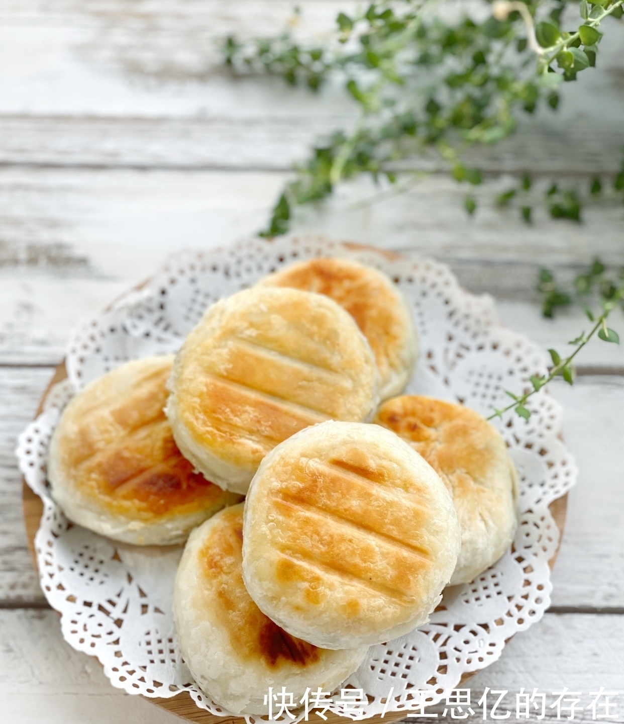 制作|想吃红豆饼别再买了,在家用面粉就能做,咬一口层次分明香酥美味