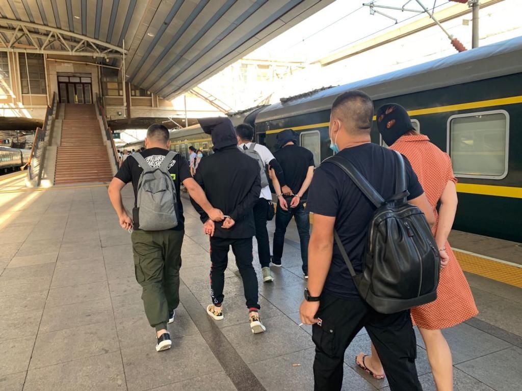 贩卖毒品|鞋跟内藏毒,微信“带货” !一个跨省贩毒团伙被河北民警一网打掉?