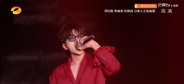  万茜|17个姐姐合体亮相：万茜戴护具主持节目，蓝盈莹和白冰成最大赢家