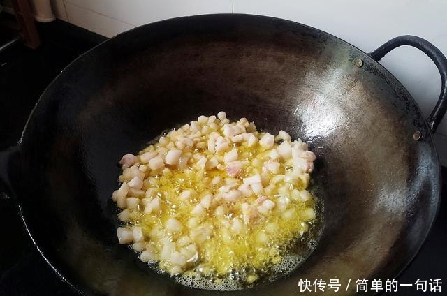 做法|这款小吃我家每年中秋都做它，又香又脆真美味，做法不难你也试试