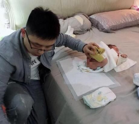  父亲|3岁男孩在派出所里吃喝玩乐，父亲第二天才知道儿子丢了