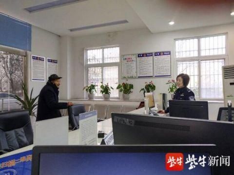 微笑|“微笑警察”成长记：常咬着筷子练习，直到露出8颗牙齿