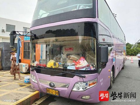 旅客|车辆故障52名旅客被困高速出口一夜 丹徒交警接力送餐“锅盖面”暖人心