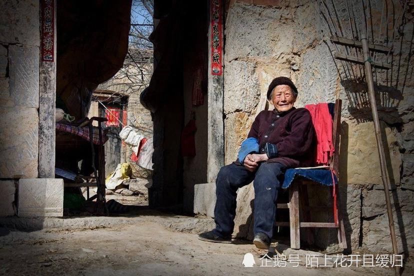 照顾|农村儿子要城里儿子花钱雇他照顾父母,你怎么看待这种情况?