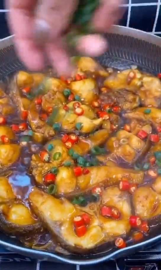  香香|觉得吃猪肉划不来，今天吃鱼肉，做一个香香嫩嫩的红烧鱼
