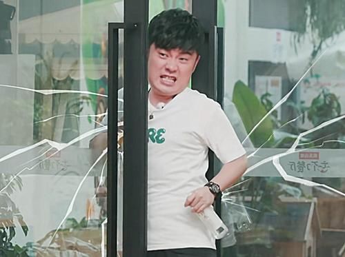  陈赫|陈赫的“涂鸦鞋”火了，看到他上脚效果，网友：果断放弃AJ