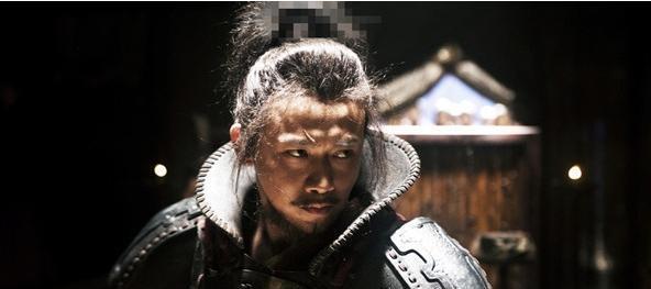  亲自|公元前205年正月，霸王亲自带领大军打到齐国