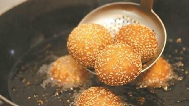  学会|空心油麻球做起来怕被“炸”？学会这1招，新手也能简单做出来！