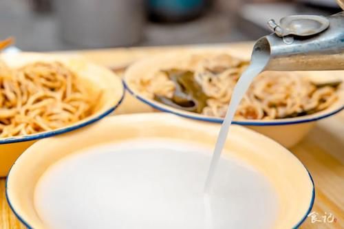 打包|天呐!让人专程驱车上百公里来打包的炸酱面,竟在襄城藏了24年!