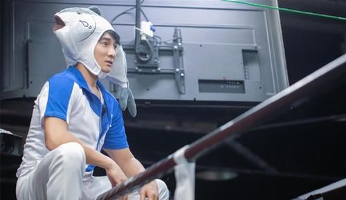  按倒|吴奇隆被按倒，网友建议节目改进、安慰艺人的做法，值得点赞