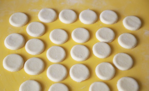 分钟|面粉中加1碗玉米面，不蒸不烤不用油，10分钟出锅，越嚼越香