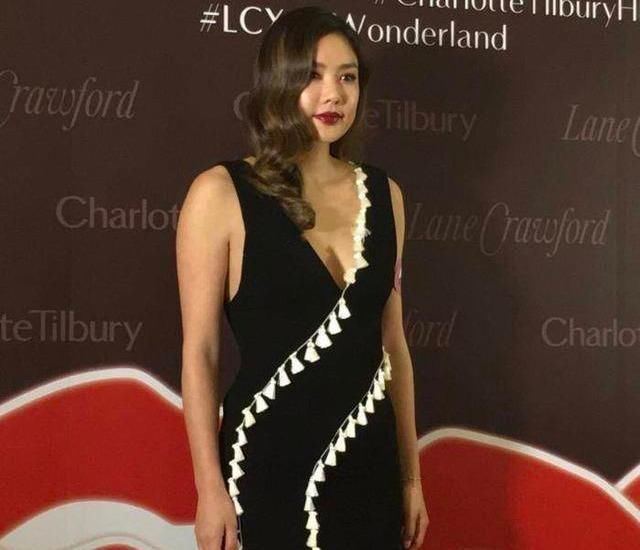 黑裙|两位前“天王嫂”同框穿黑裙,熊黛林身材曼妙,乐基儿发福成大妈