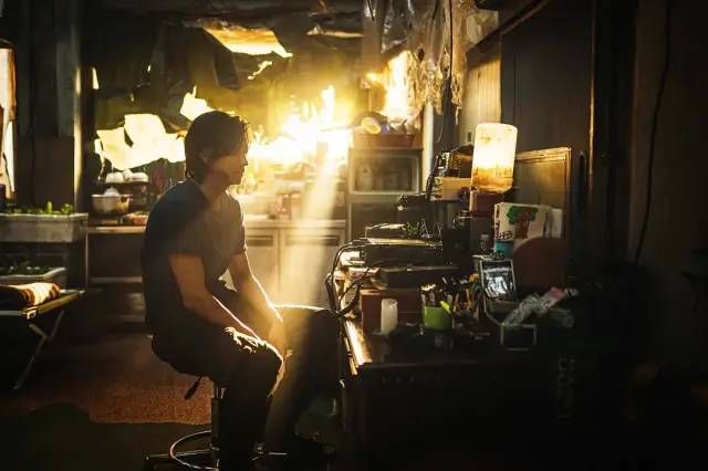  爆棚|口碑爆棚的丧尸神作，续集却大换血，《釜山行2》还是烂尾了！