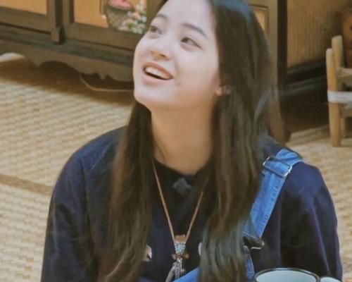  娜娜|欧阳娜娜做客蘑菇屋时，节目组给的介绍很独特，一般人不敢用