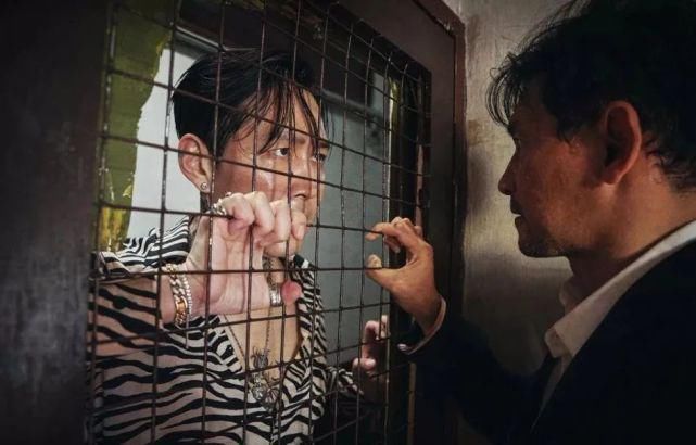  打戏|来了！上映后连拿21天票房冠军，黄政民李政宰新片打戏太惊艳了