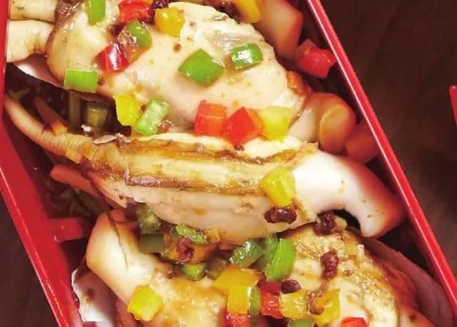  停不下来|蒸蛏子放了万能的老干妈，香辣爽口，鲜嫩弹牙，好吃到停不下来