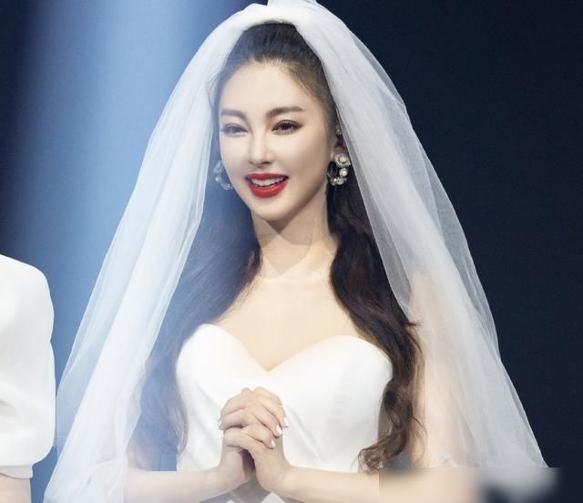  成团|《浪姐》总决赛，姐姐们成团感言引热议，宁静拿第一却说不想成团