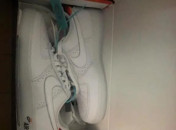  快递小哥|快递车上的限量版AJ被盗，送货小哥急得报警！警方凭这点破了案