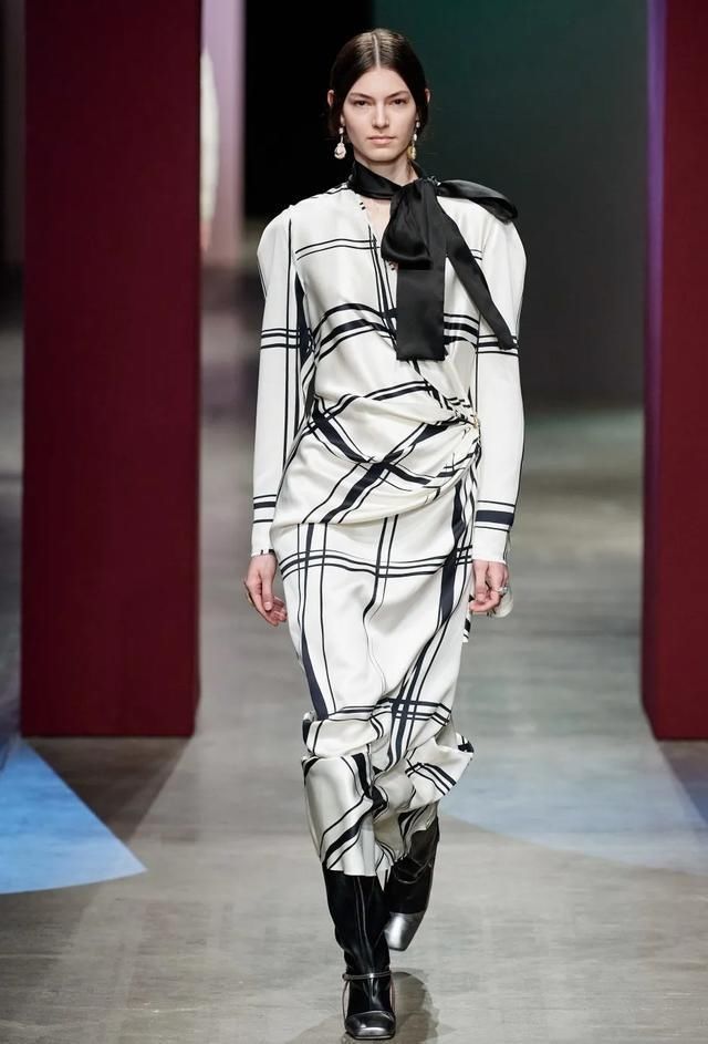 裙子|早秋最美的5条裙子，可以安排了