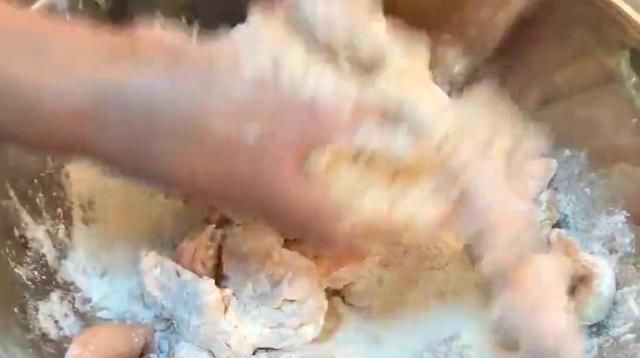  猪大肠|清洗猪大肠，不能加盐，用它来洗更干净，做出来也更美味！