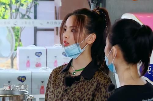  素人女嘉宾|杨超越唱歌跑调，唱功被素人吊打，王俊凯的吐槽太不给面子