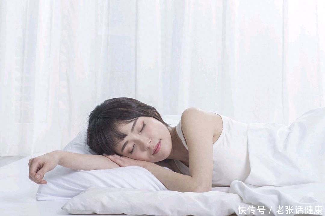 失眠怎么办教你安神助眠(睡不好容易老，建议每天做4件事，安神助眠，帮助改善失眠质量)