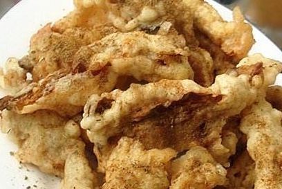 难怪|炸蘑菇时,包裹淀粉还是面粉?其实都不对,难怪蘑菇不香脆!