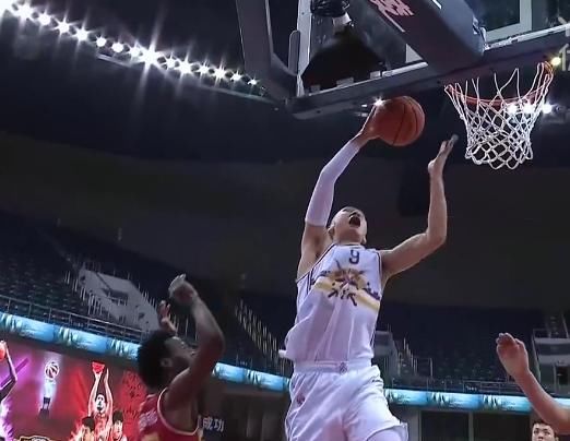  吉林|形势不妙！双外援北控没优势，摩尔特里炸裂暴扣，瞧马布里激动的