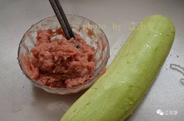  炒肉|西葫芦别再炒肉了，这样吃，上桌就被抢光！