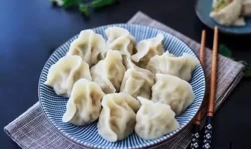破皮|冻饺子,最忌开水下锅!学会这招,不粘锅不破皮,和鲜饺子一个味