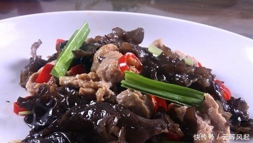 木耳|简单家常菜木耳炒肉片,肉片滑嫩,木耳脆爽,美味下饭
