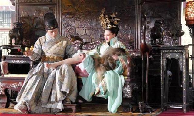 嫔妃|古代妃子们身边有了宫女,为何还需要太监?主要有4个原因