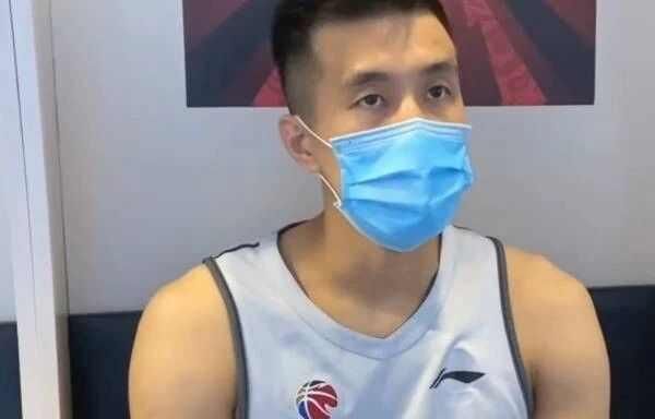 艾伦|13投4中，吃T+六犯离场，郭艾伦一脸郁闷！